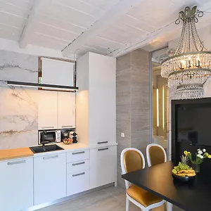 Good Time Apartment