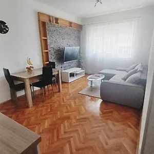 Apartman Dora Apartment