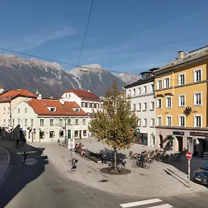 Huge In Awesome Location With Parking Österreich